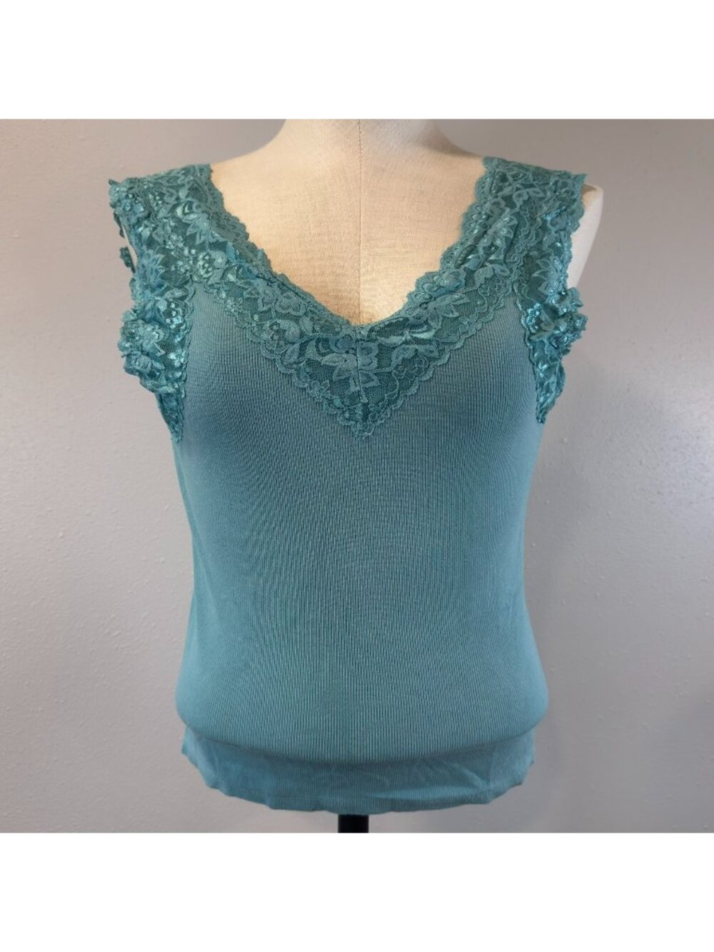 Style & Co Lace Trim Tank Top Womens Size M Teal V-Neck Stretch Rayon Layering - Picture 1 of 11